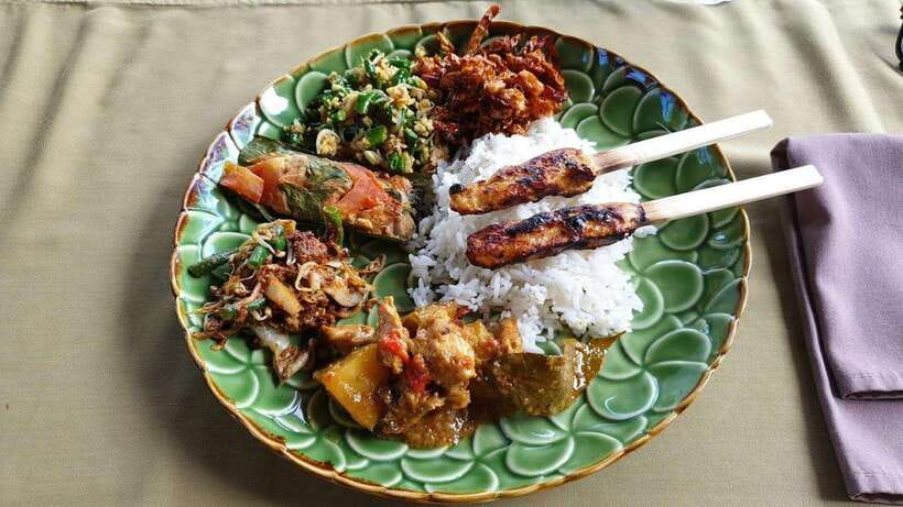 Balinese cooking class/Go shopping at the market, cook, eat - A 6-hour Bali cooking day that starts with real ingredients