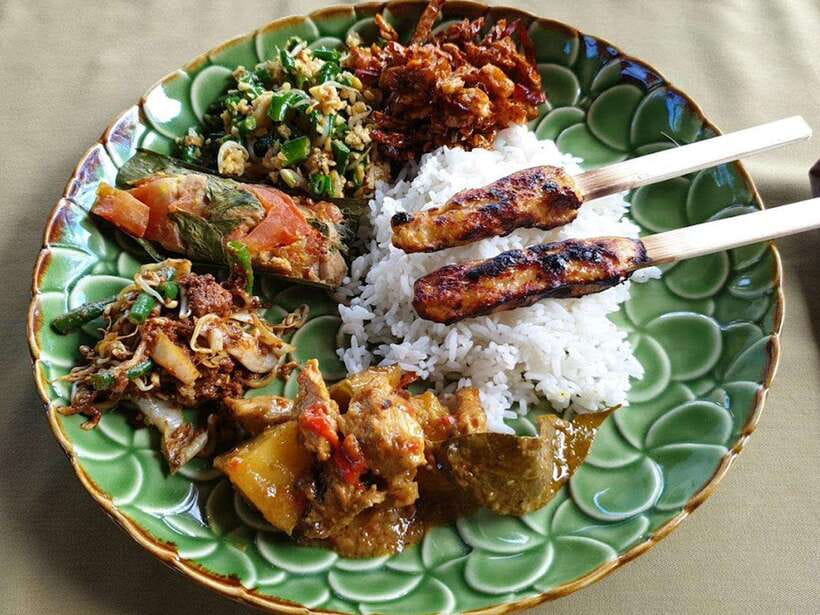 Balinese cooking class/Go shopping at the market, cook, eat - The instructor experience: clear explanations in multiple languages