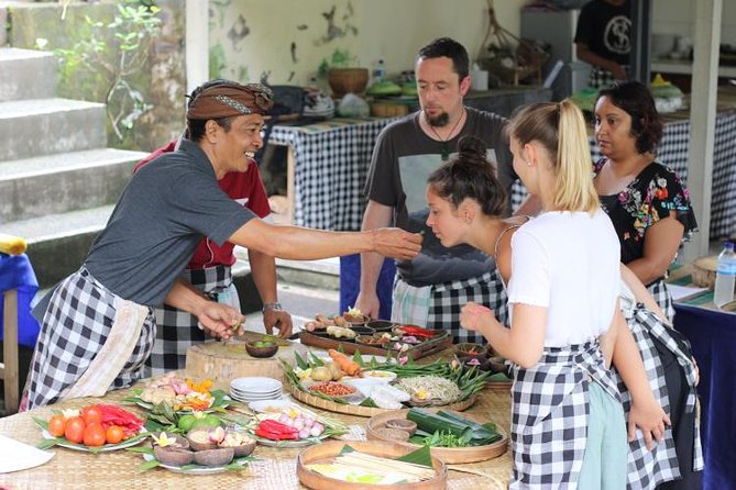 Balinese Cooking Class & Tanah Lot Temple Visit - Private & All-Inclusive - A Private Balinese Cooking Class Day That Starts With Real Ingredients