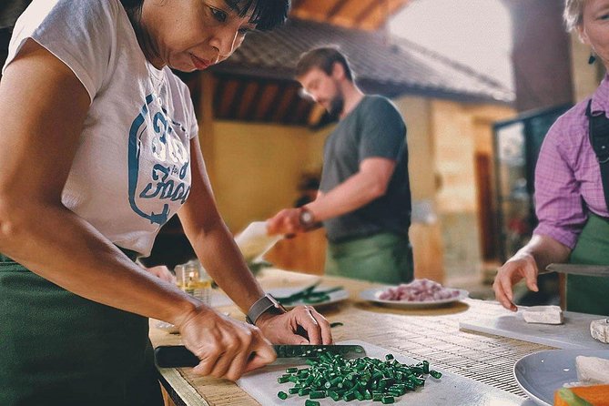 Balinese Cooking class with traditional morning market visit - Laplapan village welcome: the offering-making lesson that adds meaning