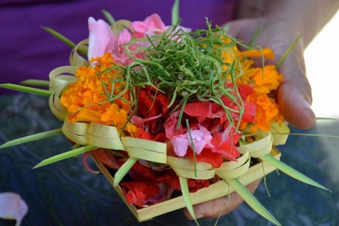 Balinese Cooking class with traditional morning market visit - The cooking workshop: jungle-surroundings, real technique, real hands-on