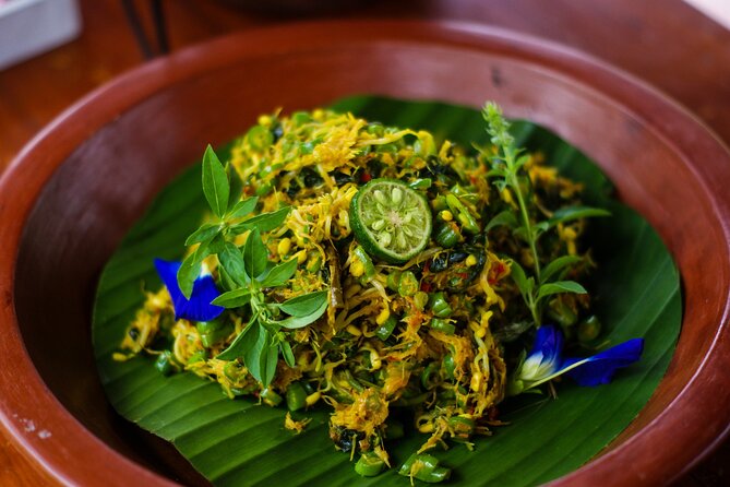Balinese Vegan Cooking Class with Fresh Harvesting & Garden Tour - Traditional Balinese methods with ancient utensils