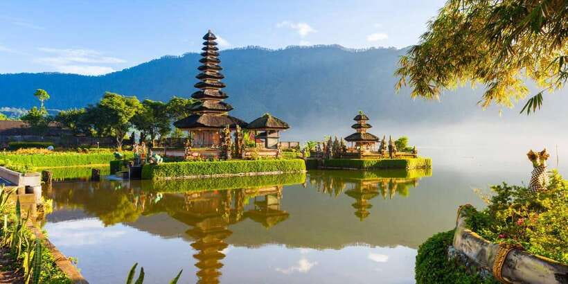 Bali's Golden Embrace: Dazzling Tanah Lot Sunset Expedition - Taman Ayun: A Moated 17th-Century Royal Masterpiece