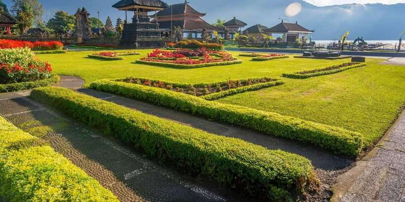 Bali's Golden Embrace: Dazzling Tanah Lot Sunset Expedition - Coffee, Herbs, and Spices: What the Tasting Really Gives You