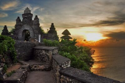 Bali's Spiritual Pillars - Uluwatu Temple Tour - Sunset at the cliff: what you can expect from the timing