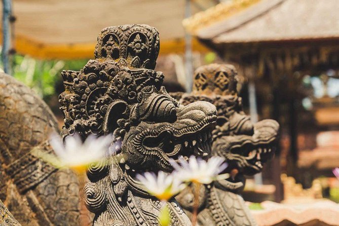 Bali's Spiritual Pillars - Uluwatu Temple Tour - Photography and comfort at the cliff edge