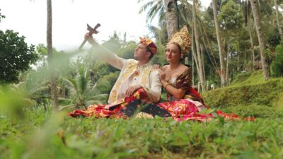 Bali:Traditional Wedding Photoshoot with the Rice Field View - Traditional costume + makeup: why it changes the photos