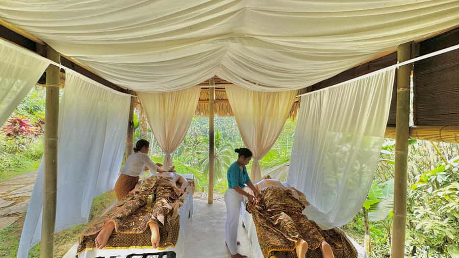 Bali:Traditional Wedding Photoshoot with the Rice Field View - Pre-wedding photographer support and how to use it well