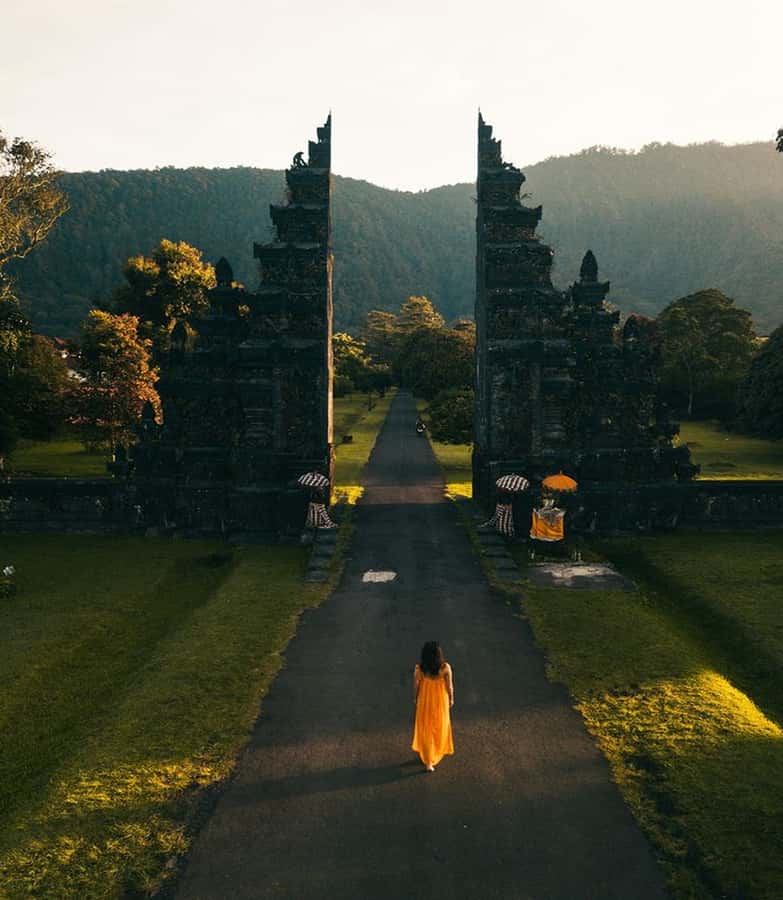 Bali:Ulun Danu, Waterfalls, Handara Gate, Cofee Planta Tour - Ulun Danu Beratan Temple: Lake Bratan views and temple etiquette