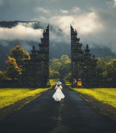 Bali:Ulun Danu, Waterfalls, Handara Gate, Cofee Planta Tour - Handara Gate: Iconic photos with mountain framing