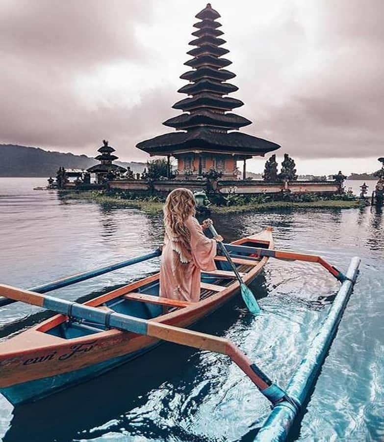 Bali:Ulun Danu, Waterfalls, Handara Gate, Cofee Planta Tour - Lunch at a local restaurant: one hour to refuel