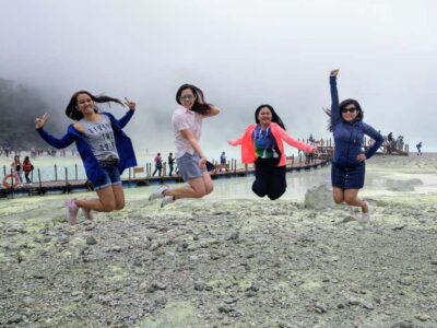 Bandung Kawah Putih Day Tours - Rengganis Suspension Bridge and Keranjang Sultan photo time