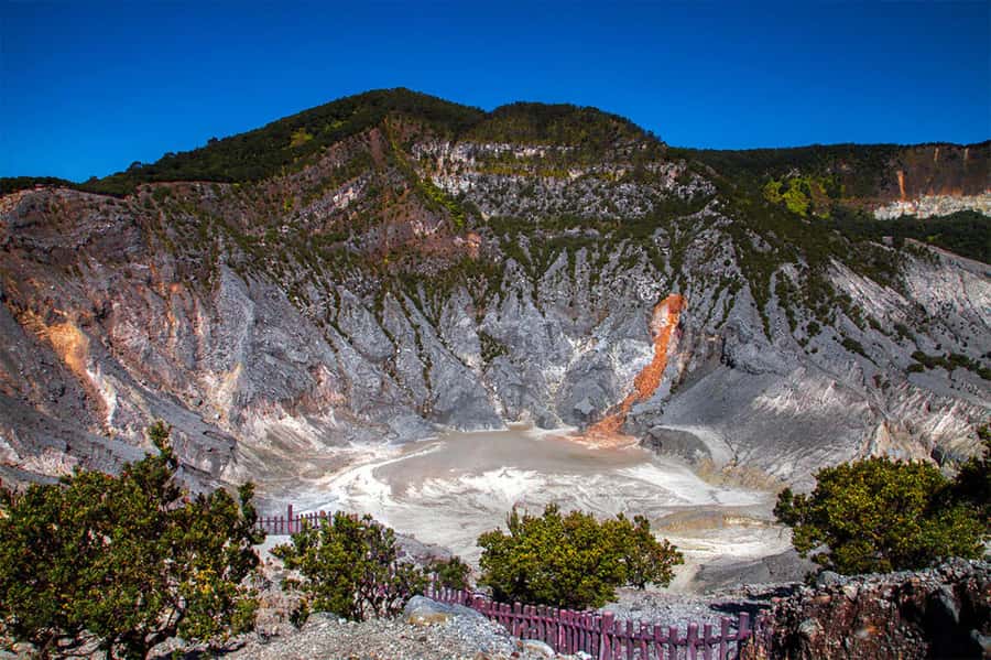 Bandung : Private Tour Guide Sightseeing (Costum tour) - Kawah Putih: The white crater stop that anchors the day