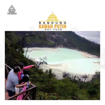 Bandung: Southern Bandung Day Tours - Kawah Putih: turquoise crater lake and sulfur-mist mood