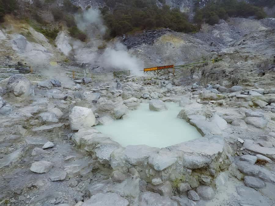 Bandung Tangkuban Perahu Volcano Tours - Guides make the day: English, pacing, and local context