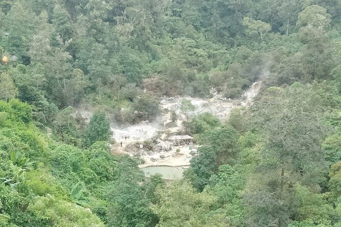 Bandung Tour All In, White Crater, Volcano Mountain, Hot Spring - Petik Strawberry Ciwidey: 40 minutes of hands-on fun