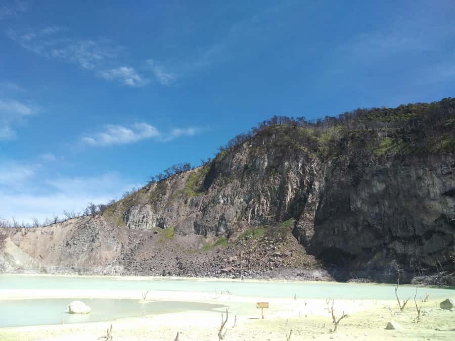 Bandung: White Crater Volcano Guided Day Trip - Tangkuban Perahu: a guided volcano stop that sets the tone
