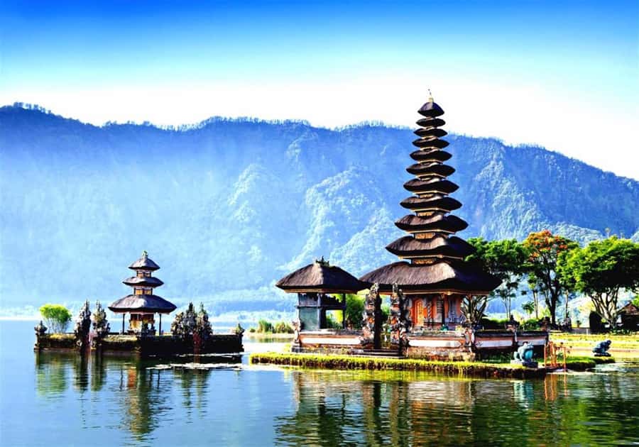 Banyumala Waterfall Trek, Bedugul and Lake Beratan Tour - Bali Hander Gate: A Classic Photo Finale in the North Bali Circuit