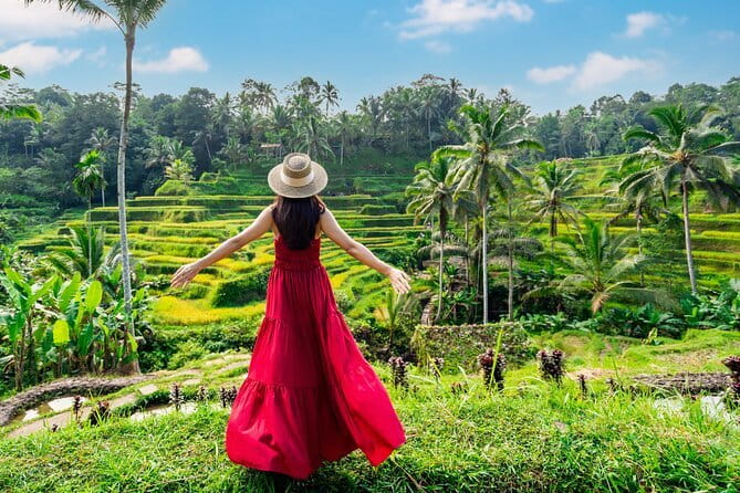 Banyumala Waterfalls with Tanah Lot Sunset Tour - Tanah Lot Temple at sunset: the sea-temple vibe on rocky ground