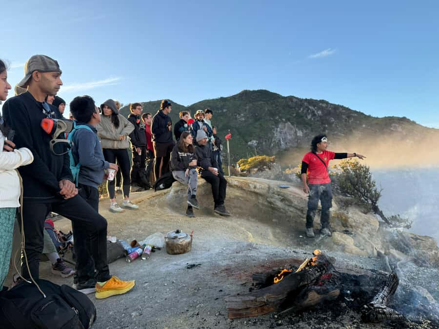Banyuwangi/Bali: Ijen Volcano Midnight Blue Fire Guided Tour - Price and value: why $15 can work, and what could cost extra