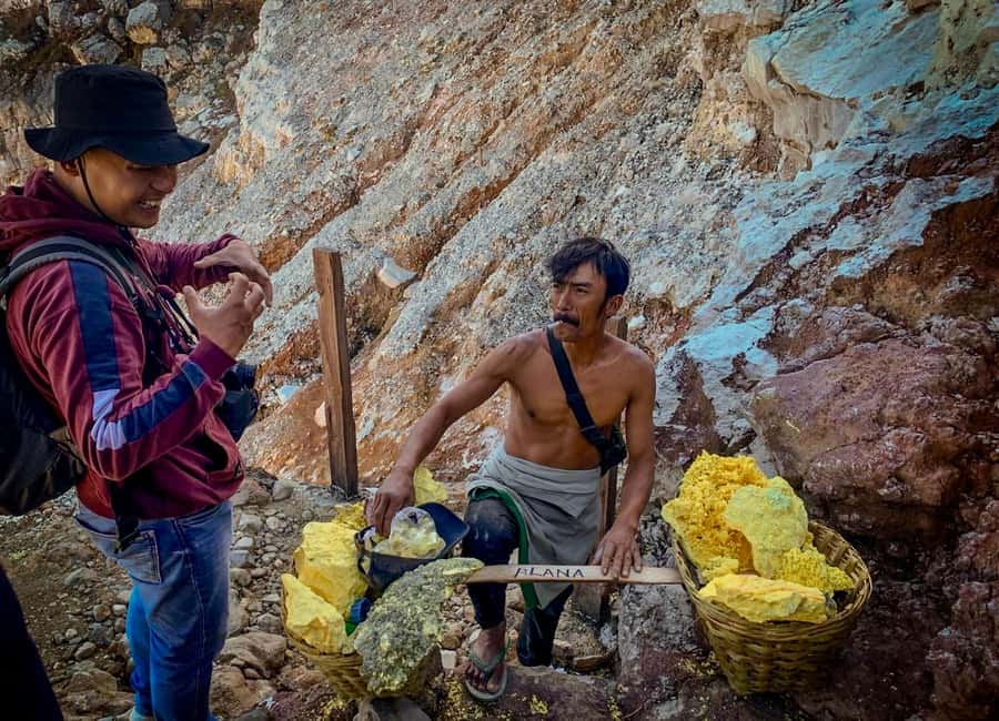 Banyuwangi/Bali: Ijen Volcano Midnight Blue Fire Guided Tour - The hike difficulty: steep descent, no railings, and who should think twice