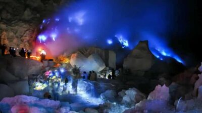 Banyuwangi: Ijen Blue Fire Tour with Transfer Services - Getting picked up around Banyuwangi at 00:05