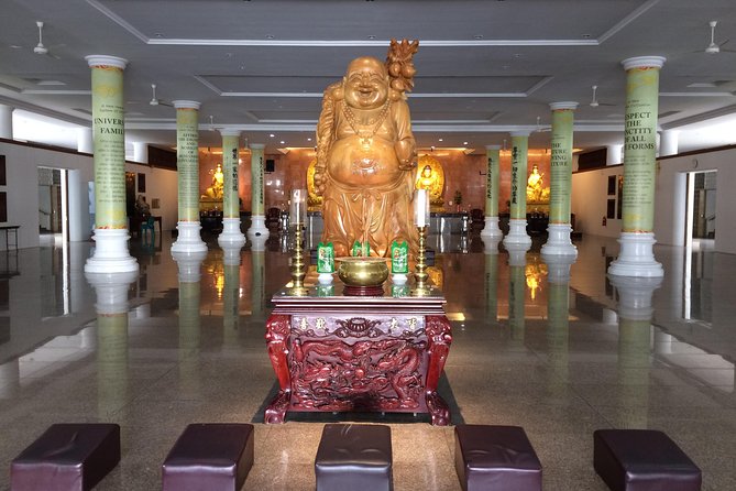 Batam Full-day Tour with Kelong Lunch - Batik Gallery shopping: souvenirs with an actual local product focus