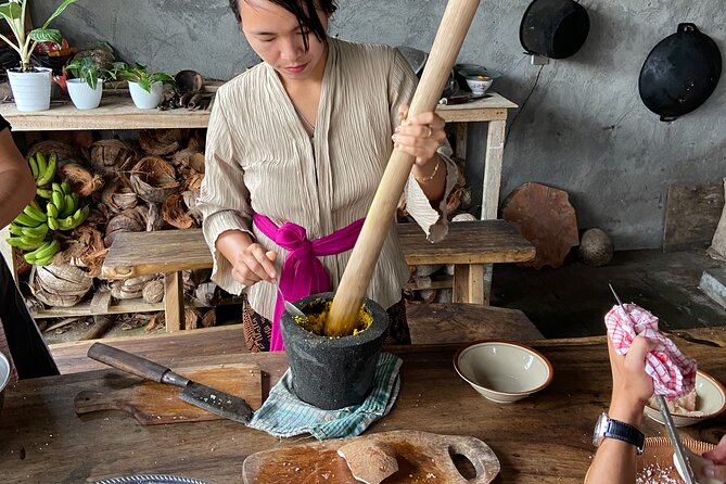 Be a real Balinese with Traditional Balinese Cooking Class - Lunch on rice terraces: learning the flow after the ritual