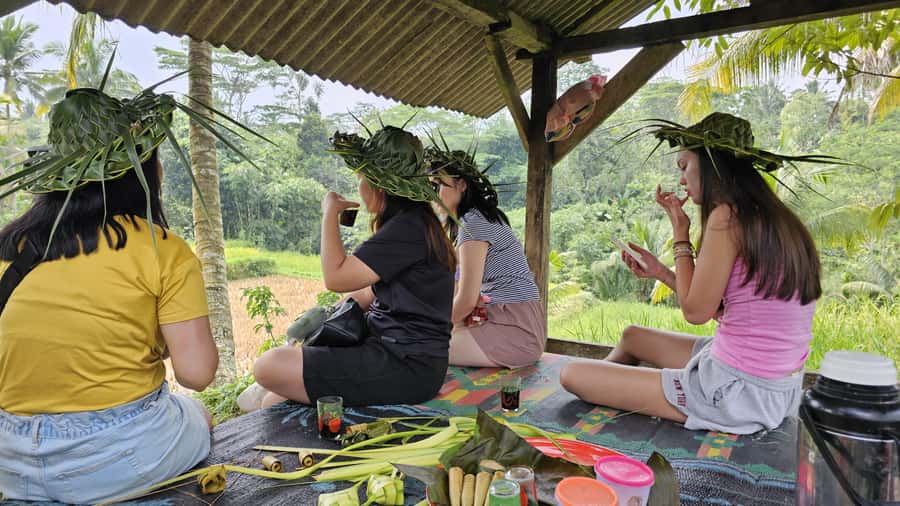 Benang Kelambu: Authentic Lombok Rice Field & Waterfall Tour - Lunch in a traditional village: refuel without breaking the flow