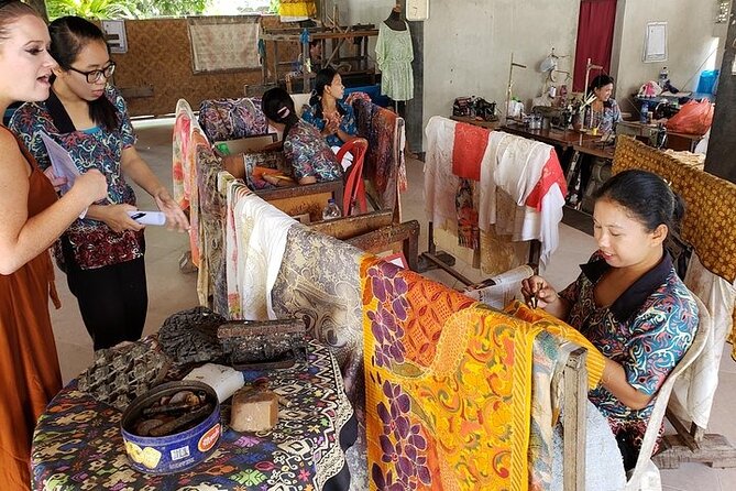 Best Bali Ubud Full Day All-Inclusive Private Tour - Stop 1: Batuan Temple and the quiet start with sarongs