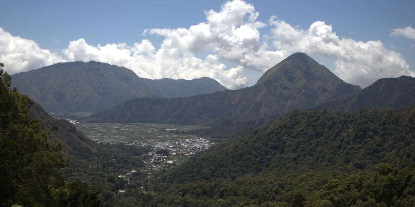 Best of Lombok: Tribe Villages, Traditions & Waterfalls - Sembalun Valley and Pusuk Pass (~1,200m): Strawberry Fields and Rinjani Views