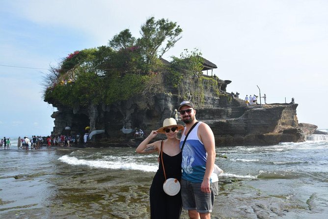 Best Ubud & Tanah Lot Excursion - Stop 1: Balinese wood carving at Daging Wood Carver / Yana Art Gallery
