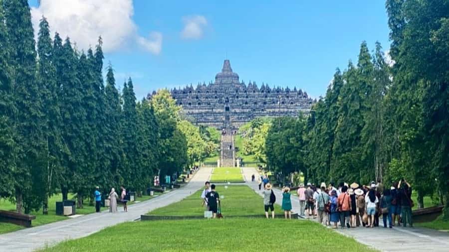Borobudur Climb to the Top & Prambanan with Ticket Included - Between temples: the break stop and how to handle lunch
