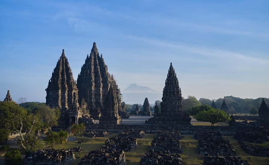 Borobudur Climb Top, Prambanan with Guide, Ticket Include - Borobudur reliefs, then Mendhut’s older-than-you feel