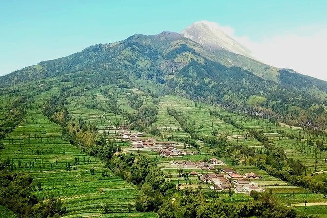 Borobudur Climb Up and Selogriyo Temple Rice Terraces Trekking - The people factor: English-speaking help and real local context