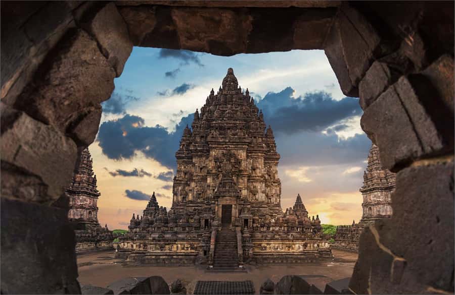 Borobudur Climb-up & Prambanan Day Tour with Lunch & Tickets - Lunch and Timing: How to Stay Comfortable During the 8 Hours