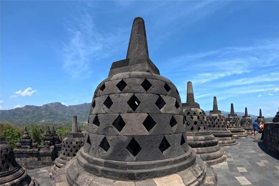Borobudur Climb-up & Prambanan Day Tour with Lunch & Tickets - Guides, Drivers, and the Human Part of a Temple Day