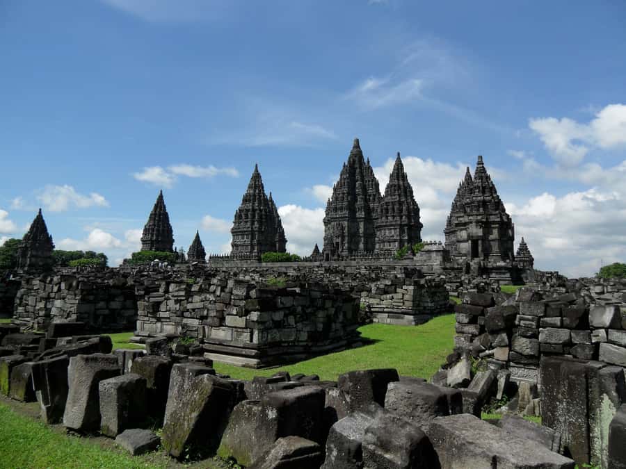 Borobudur Climb-up & Prambanan Private Tour All Inclusive - Beyond the Main Monument: Mendut and Pawon (Optional, But Meaningful)