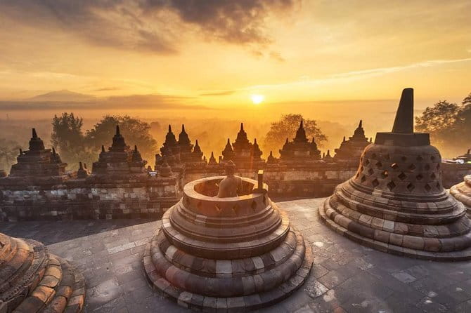 Borobudur (Climb Up), Sultan Palace - Tamansari, Prambanan Tour - Getting Around: The AC Vehicle and Realistic Day Length