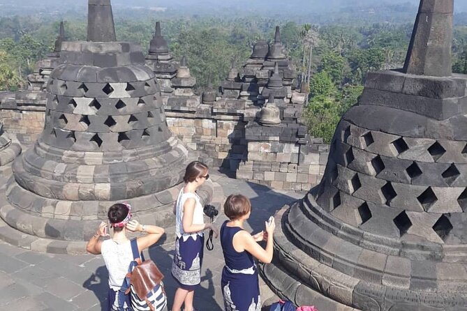 Borobudur ClimbUP guaranteed (sunrise option)& Prambanan Day Tour - Guides and drivers: what makes the difference on temple days