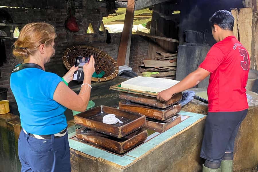 Borobudur: Cycling Tour and Explore Java Villages - The ride itself: flat roads, rice fields, and the joy of slow sightseeing