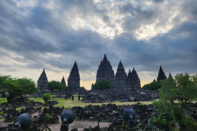 Borobudur Full Climb Up and Prambanan All Ticket with Guided Tour - Coffee Stops and Street Time in Jogja: The Local Flavor Part