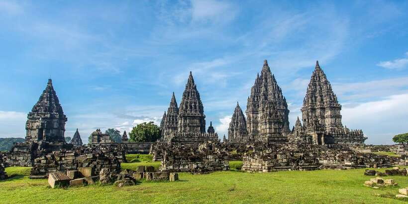 Borobudur Sunrise and Prambanan Tour from Yogyakarta - Setumbu Hill sunrise: the moment that sets the tone