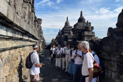 Borobudur Sunrise From Setumbu Hill, Prambanan Tour and Transport - Borobudur Temple Climb: What You Gain From a Real Guide