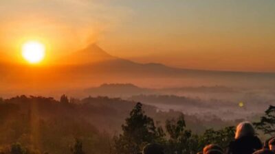 Borobudur Sunrise in stumbu hill, Borobudur, & Mendut temple - Yogyakarta Pickup and the Motorbike Ride That Sets the Tone