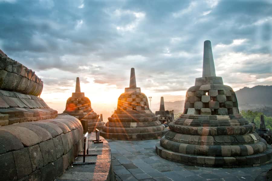 Borobudur Sunrise, Merapi Volcano & Prambanan Full Day Tour - Borobudur Temple at Opening Time: Climb and Contrast