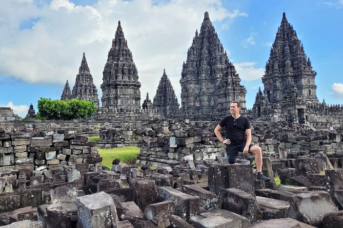 Borobudur Temple Climb To The Top & Prambanan Temple - 1 day tour - Mendut Temple: a short stop that adds the “Buddhist chain”