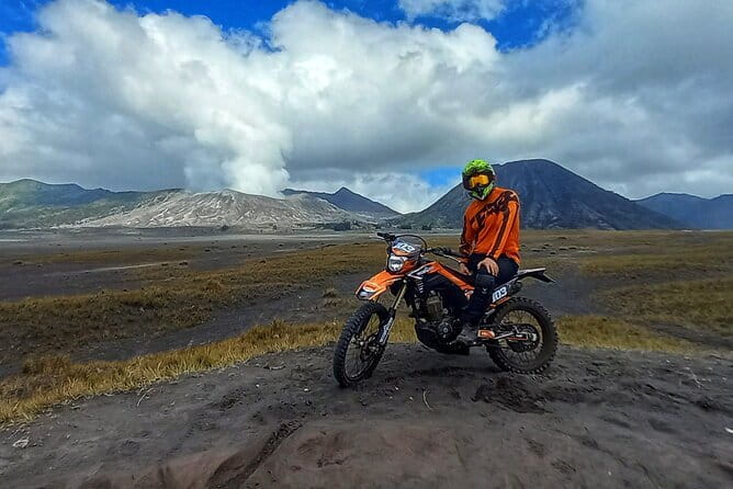 Bromo Guided Dirt Bike Adventuring Tour - Stop 1: Rojopasang Lor and the shift from road to dust