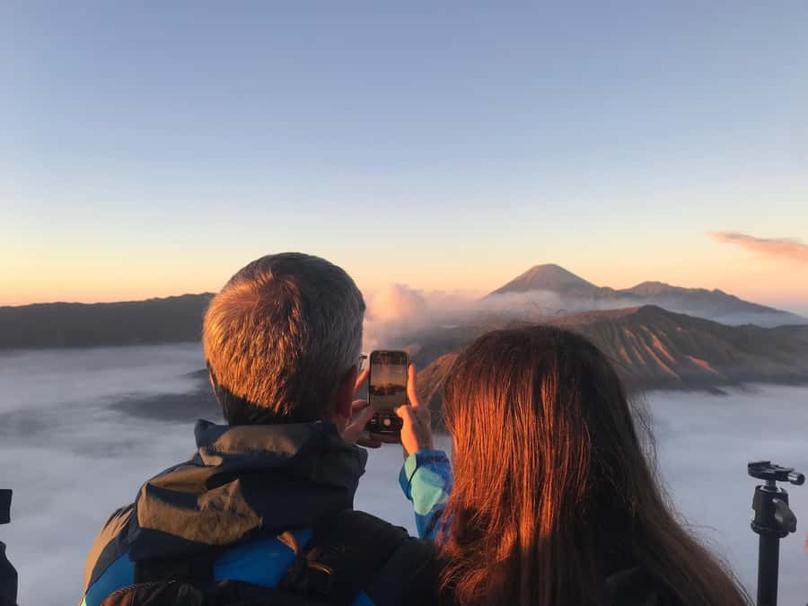 Bromo: Private Sunrise and Crater Exploration - The first walk break: a local café stop that buys you time