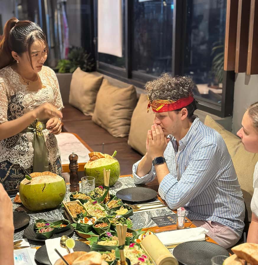Canggu: Megibung a Unique Balinese Dining Experience - Dressing for Dinner: Udeng and Selendang Without the Guesswork